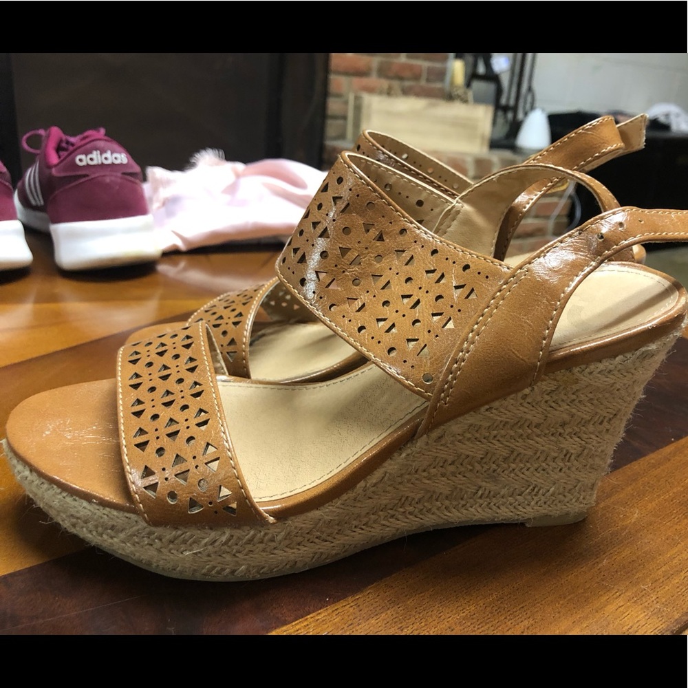 brown wedges